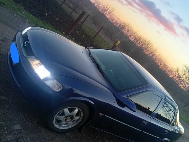 Синий Опель Вектра, объемом двигателя 1.6 л и пробегом 281 тыс. км за 2600 $, фото 3 на Automoto.ua