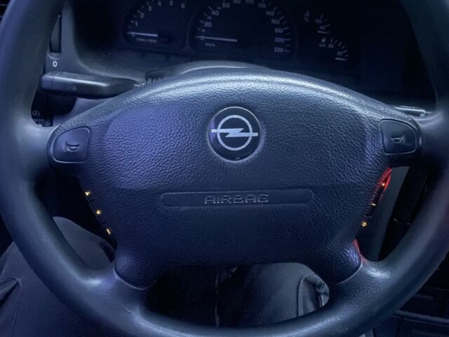 Опель Вектра 1997 в Славянске на Automoto.ua Синий Опель Вектра, объемом двигателя 1.6 л и пробегом 420 тыс. км за 3500 $, фото 2 на Automoto.ua