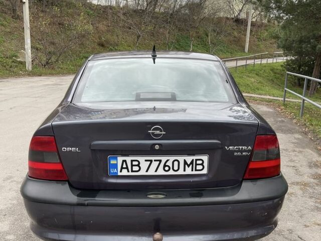 Синий Опель Вектра, объемом двигателя 2 л и пробегом 300 тыс. км за 1800 $, фото 2 на Automoto.ua