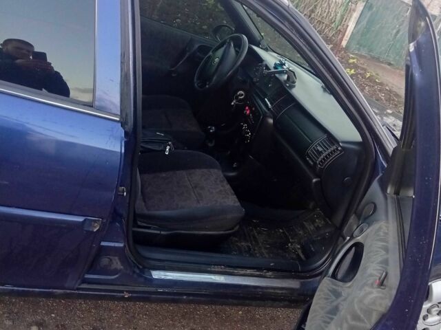 Синий Опель Вектра, объемом двигателя 1.6 л и пробегом 281 тыс. км за 2600 $, фото 4 на Automoto.ua