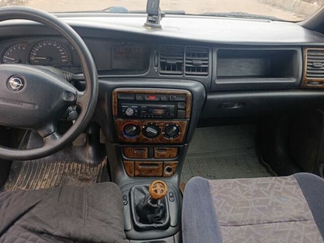 Синій Опель Вектра, об'ємом двигуна 1.7 л та пробігом 300 тис. км за 1190 $, фото 7 на Automoto.ua