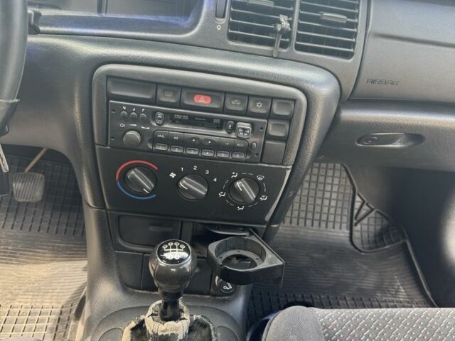 Синій Опель Вектра, об'ємом двигуна 1.8 л та пробігом 247 тис. км за 1999 $, фото 2 на Automoto.ua