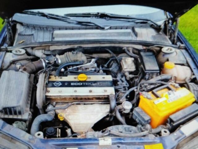 Синий Опель Вектра, объемом двигателя 1.8 л и пробегом 270 тыс. км за 2000 $, фото 3 на Automoto.ua