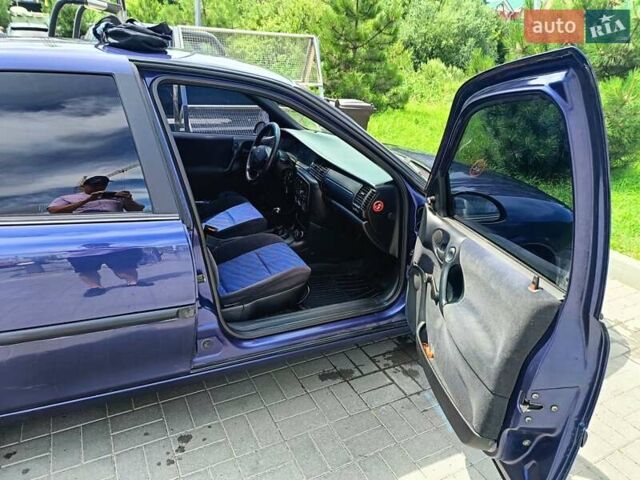 Синій Опель Вектра, об'ємом двигуна 1.6 л та пробігом 300 тис. км за 2300 $, фото 2 на Automoto.ua