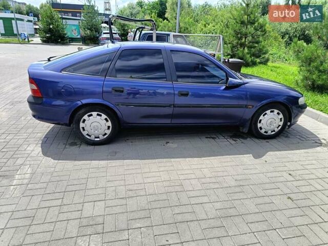 Синій Опель Вектра, об'ємом двигуна 1.6 л та пробігом 300 тис. км за 2300 $, фото 10 на Automoto.ua