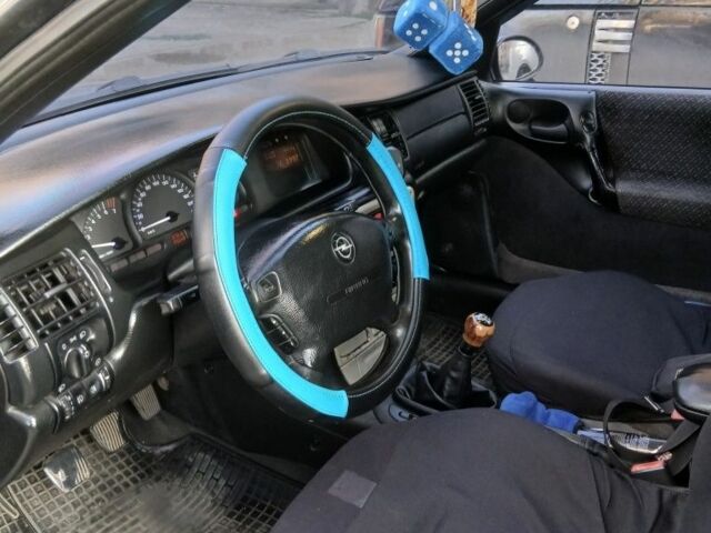 Синий Опель Вектра, объемом двигателя 1.8 л и пробегом 220 тыс. км за 2600 $, фото 4 на Automoto.ua