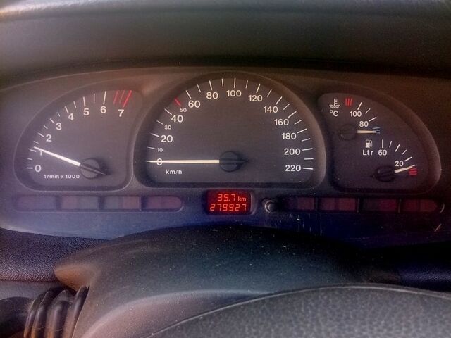 Синий Опель Вектра, объемом двигателя 1.6 л и пробегом 0 тыс. км за 2300 $, фото 9 на Automoto.ua