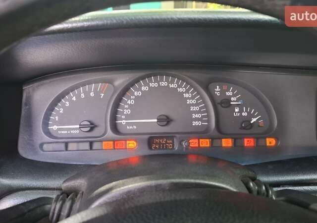 Синий Опель Вектра, объемом двигателя 2 л и пробегом 241 тыс. км за 2399 $, фото 5 на Automoto.ua