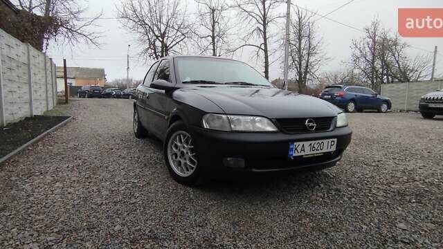 Синий Опель Вектра, объемом двигателя 2 л и пробегом 358 тыс. км за 3000 $, фото 1 на Automoto.ua