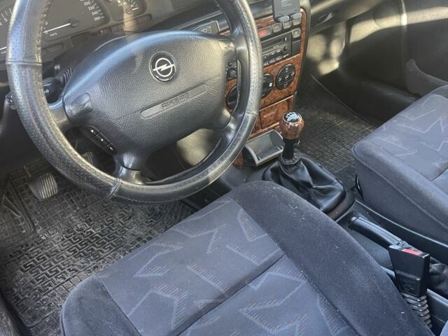 Синий Опель Вектра, объемом двигателя 2 л и пробегом 300 тыс. км за 1800 $, фото 7 на Automoto.ua