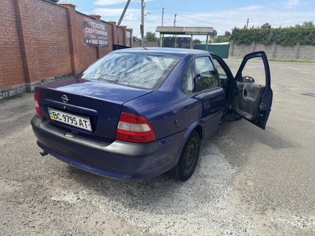 Синій Опель Вектра, об'ємом двигуна 1.8 л та пробігом 247 тис. км за 1999 $, фото 6 на Automoto.ua