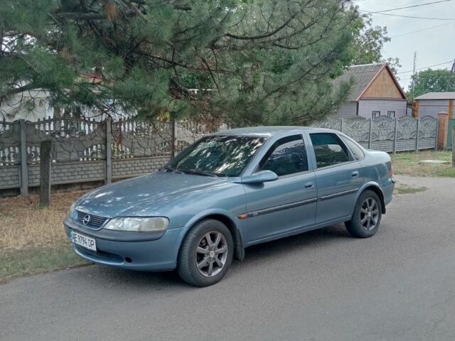 Синий Опель Вектра, объемом двигателя 1.8 л и пробегом 310 тыс. км за 2699 $, фото 3 на Automoto.ua