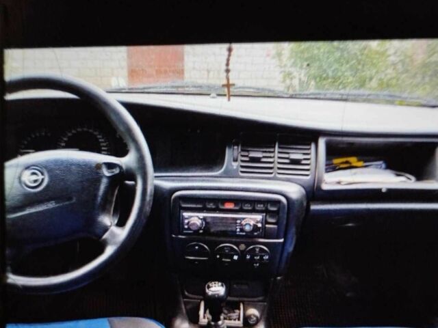 Синий Опель Вектра, объемом двигателя 1.8 л и пробегом 270 тыс. км за 2000 $, фото 2 на Automoto.ua