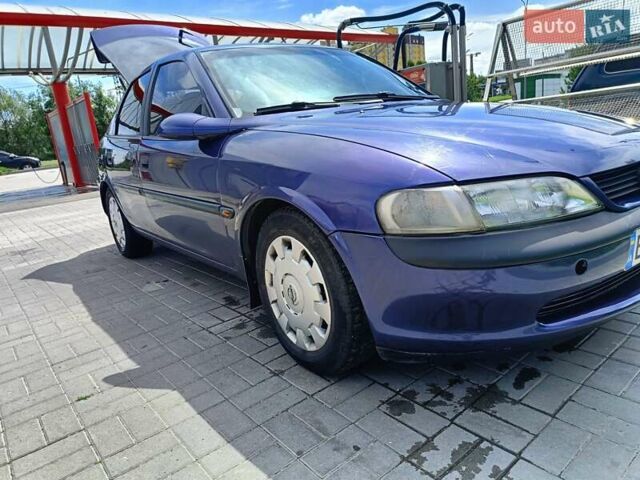 Синій Опель Вектра, об'ємом двигуна 1.6 л та пробігом 300 тис. км за 2300 $, фото 3 на Automoto.ua