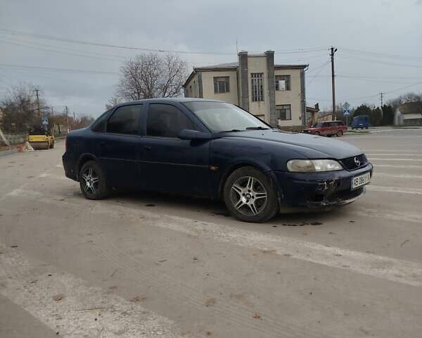 Синий Опель Вектра, объемом двигателя 1.59 л и пробегом 350 тыс. км за 1600 $, фото 1 на Automoto.ua