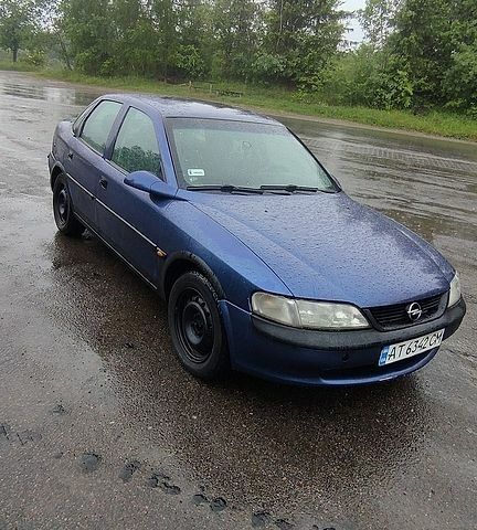 Синій Опель Вектра, об'ємом двигуна 1.6 л та пробігом 460 тис. км за 900 $, фото 3 на Automoto.ua