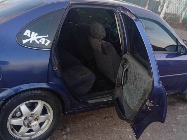 Синий Опель Вектра, объемом двигателя 1.6 л и пробегом 281 тыс. км за 2600 $, фото 2 на Automoto.ua