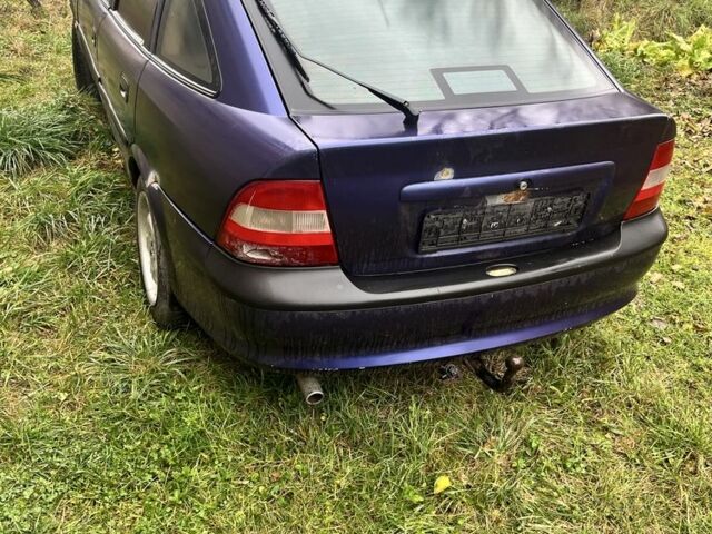 Синий Опель Вектра, объемом двигателя 1.6 л и пробегом 250 тыс. км за 1200 $, фото 2 на Automoto.ua