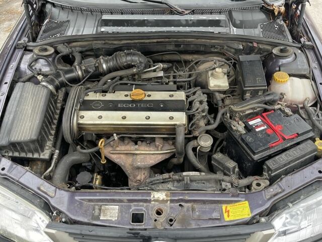 Синий Опель Вектра, объемом двигателя 2 л и пробегом 300 тыс. км за 1800 $, фото 4 на Automoto.ua