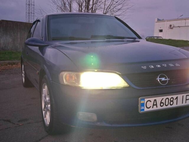 Синий Опель Вектра, объемом двигателя 1.8 л и пробегом 340 тыс. км за 2350 $, фото 9 на Automoto.ua