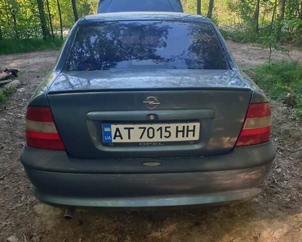 Синий Опель Вектра, объемом двигателя 1.8 л и пробегом 363 тыс. км за 3200 $, фото 6 на Automoto.ua