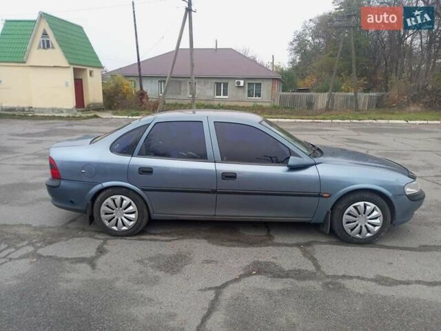 Синий Опель Вектра, объемом двигателя 1.6 л и пробегом 300 тыс. км за 2750 $, фото 2 на Automoto.ua