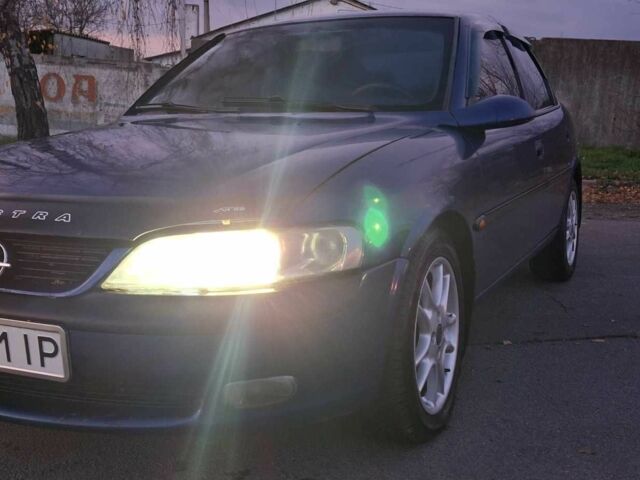 Синий Опель Вектра, объемом двигателя 1.8 л и пробегом 340 тыс. км за 2350 $, фото 8 на Automoto.ua