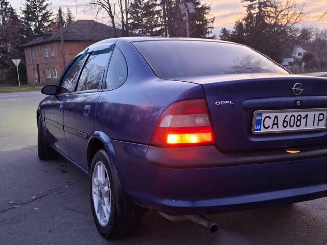 Синий Опель Вектра, объемом двигателя 1.8 л и пробегом 340 тыс. км за 2350 $, фото 7 на Automoto.ua