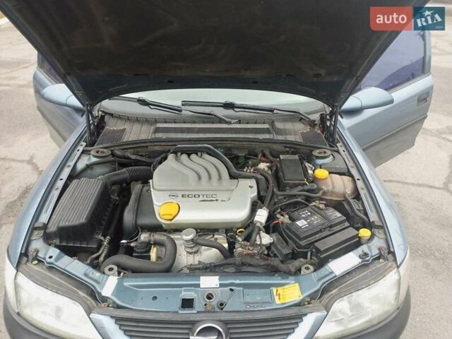 Синий Опель Вектра, объемом двигателя 1.6 л и пробегом 300 тыс. км за 2750 $, фото 8 на Automoto.ua