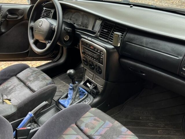 Синий Опель Вектра, объемом двигателя 1.8 л и пробегом 479 тыс. км за 1600 $, фото 15 на Automoto.ua