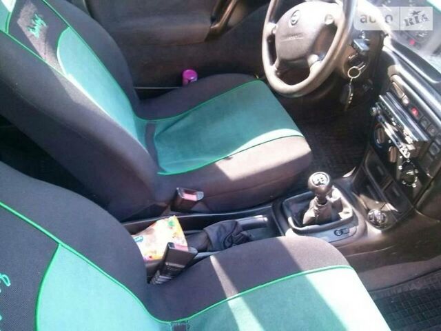 Синий Опель Вектра, объемом двигателя 1.8 л и пробегом 407 тыс. км за 1700 $, фото 5 на Automoto.ua