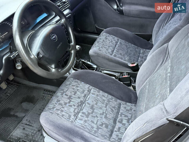 Синій Опель Вектра, об'ємом двигуна 2 л та пробігом 248 тис. км за 2550 $, фото 40 на Automoto.ua