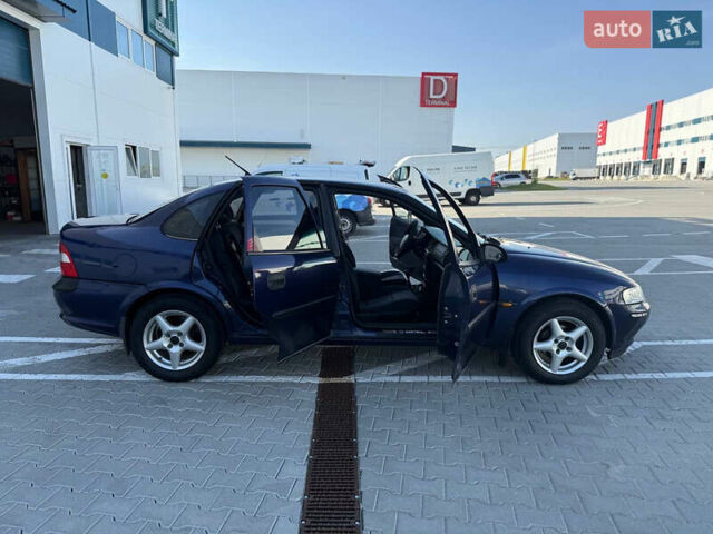 Синий Опель Вектра, объемом двигателя 1.6 л и пробегом 177 тыс. км за 2800 $, фото 8 на Automoto.ua