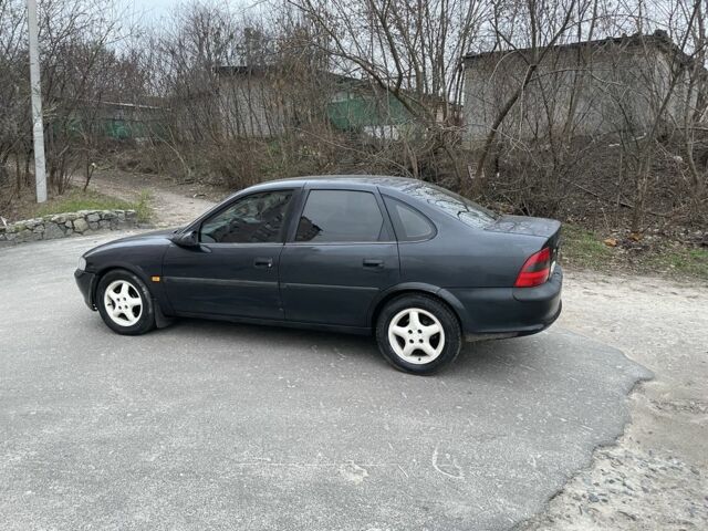 Синий Опель Вектра, объемом двигателя 2 л и пробегом 100 тыс. км за 850 $, фото 2 на Automoto.ua