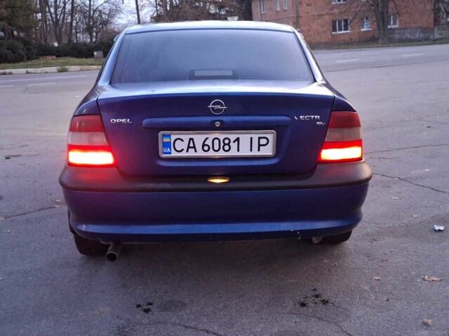 Синий Опель Вектра, объемом двигателя 1.8 л и пробегом 340 тыс. км за 2350 $, фото 11 на Automoto.ua