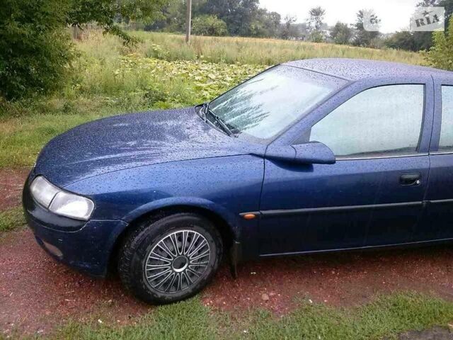 Синий Опель Вектра, объемом двигателя 1.8 л и пробегом 407 тыс. км за 1700 $, фото 4 на Automoto.ua