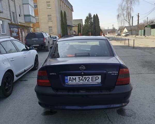 Синий Опель Вектра, объемом двигателя 2 л и пробегом 345 тыс. км за 2300 $, фото 1 на Automoto.ua