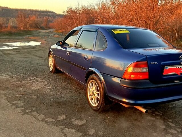 Синий Опель Вектра, объемом двигателя 1.8 л и пробегом 0 тыс. км за 2800 $, фото 3 на Automoto.ua