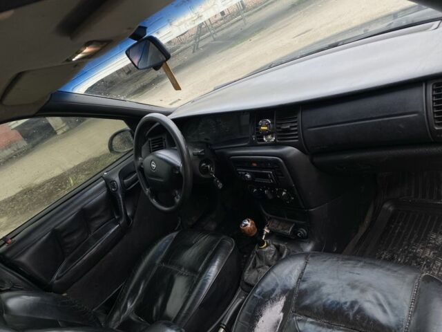 Синий Опель Вектра, объемом двигателя 1.8 л и пробегом 100 тыс. км за 1750 $, фото 13 на Automoto.ua