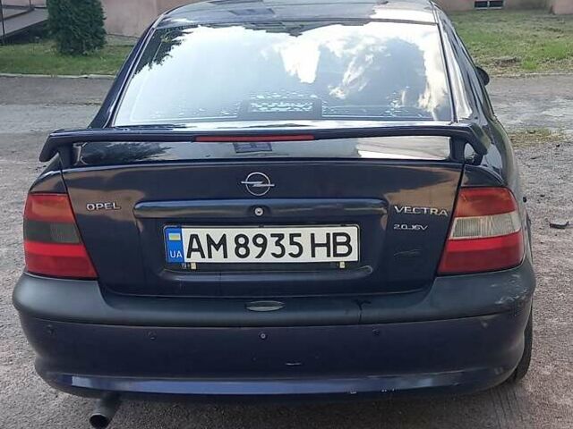 Синій Опель Вектра, об'ємом двигуна 2 л та пробігом 300 тис. км за 2200 $, фото 6 на Automoto.ua