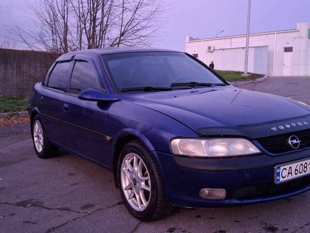 Синий Опель Вектра, объемом двигателя 1.8 л и пробегом 340 тыс. км за 2350 $, фото 2 на Automoto.ua