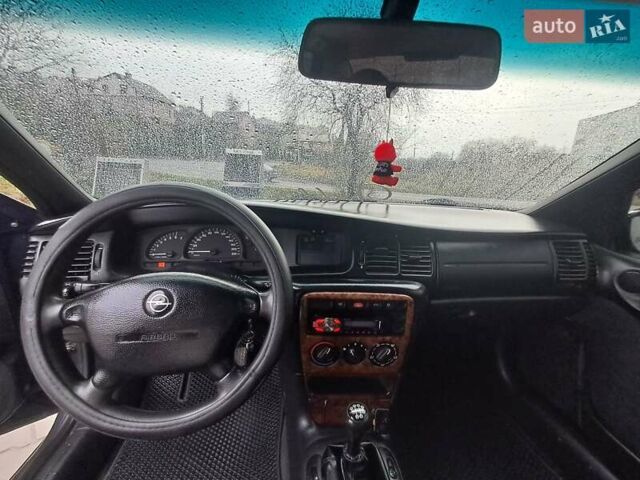 Синій Опель Вектра, об'ємом двигуна 1.6 л та пробігом 183 тис. км за 2550 $, фото 13 на Automoto.ua