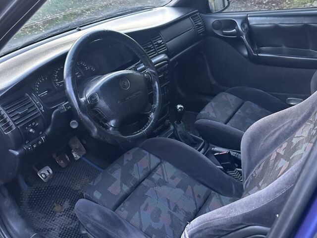 Синий Опель Вектра, объемом двигателя 2 л и пробегом 3 тыс. км за 2500 $, фото 5 на Automoto.ua