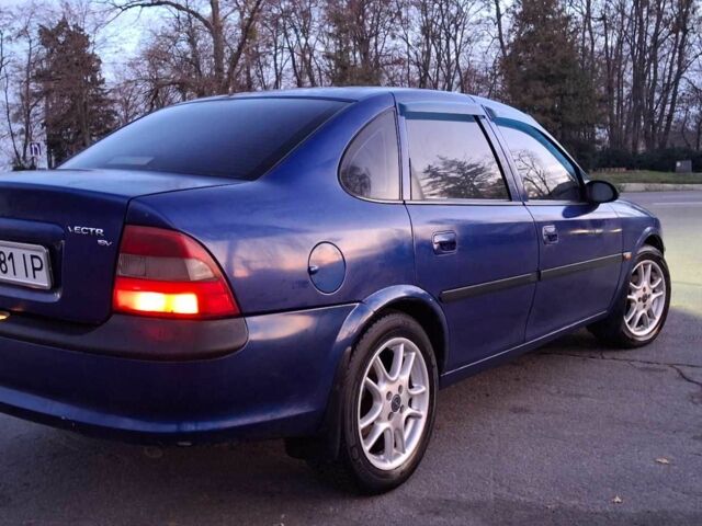 Синий Опель Вектра, объемом двигателя 1.8 л и пробегом 340 тыс. км за 2350 $, фото 10 на Automoto.ua