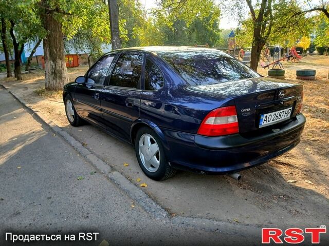 Синий Опель Вектра, объемом двигателя 1.6 л и пробегом 295 тыс. км за 2900 $, фото 1 на Automoto.ua