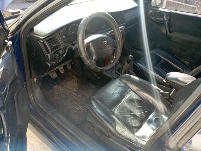 Синій Опель Вектра, об'ємом двигуна 2 л та пробігом 340 тис. км за 1800 $, фото 6 на Automoto.ua