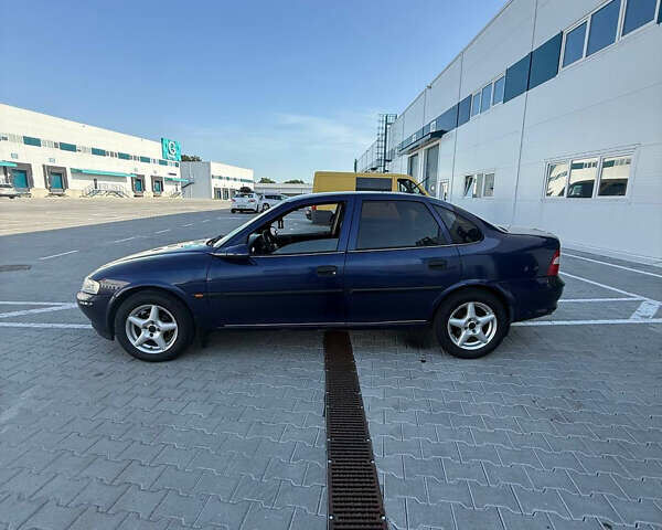 Синий Опель Вектра, объемом двигателя 1.6 л и пробегом 177 тыс. км за 2800 $, фото 4 на Automoto.ua