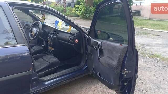 Синій Опель Вектра, об'ємом двигуна 2 л та пробігом 300 тис. км за 2200 $, фото 1 на Automoto.ua