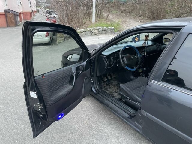 Синий Опель Вектра, объемом двигателя 2 л и пробегом 100 тыс. км за 850 $, фото 4 на Automoto.ua