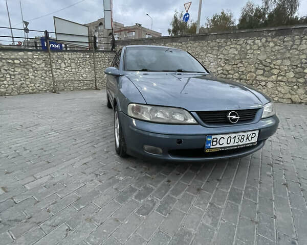 Синий Опель Вектра, объемом двигателя 2 л и пробегом 350 тыс. км за 1700 $, фото 3 на Automoto.ua